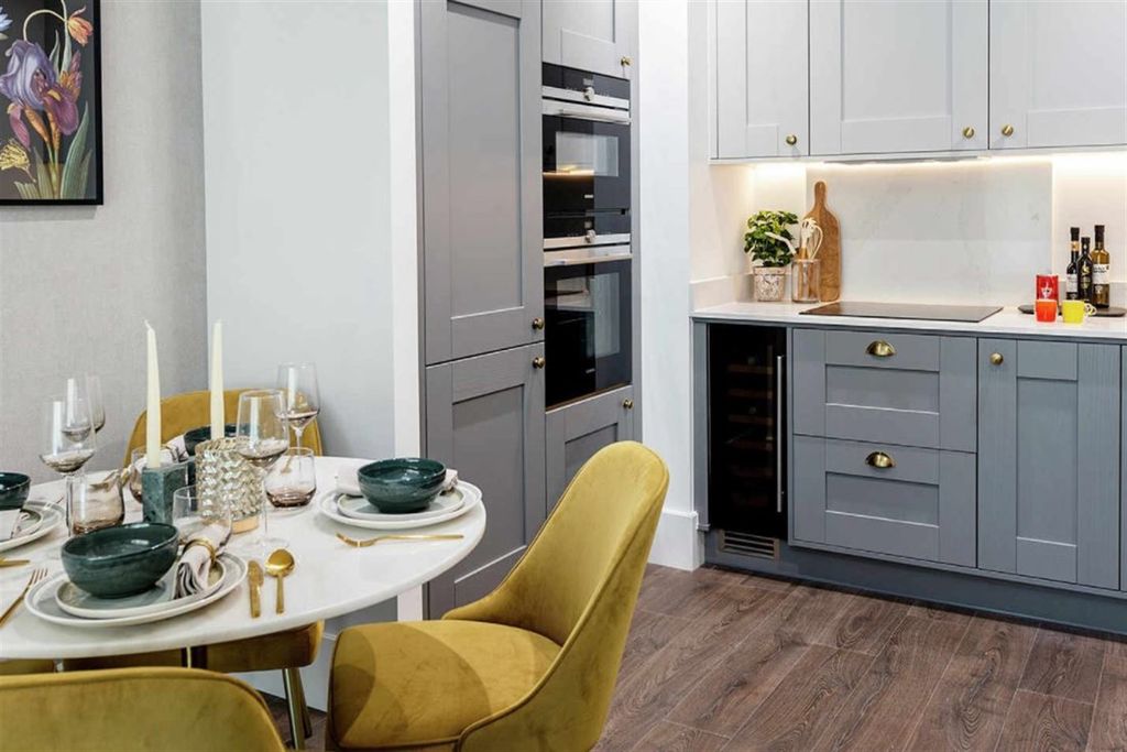 Property photo 3 of 14 Dining Area