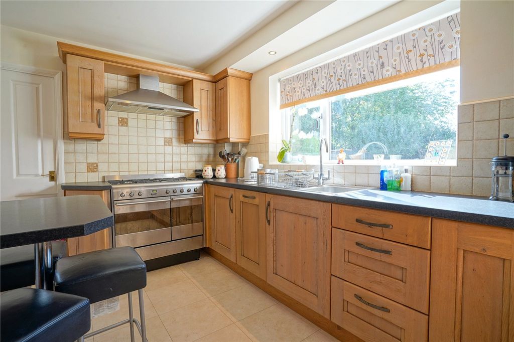 Property photo 3 of 32 Picture No. 18