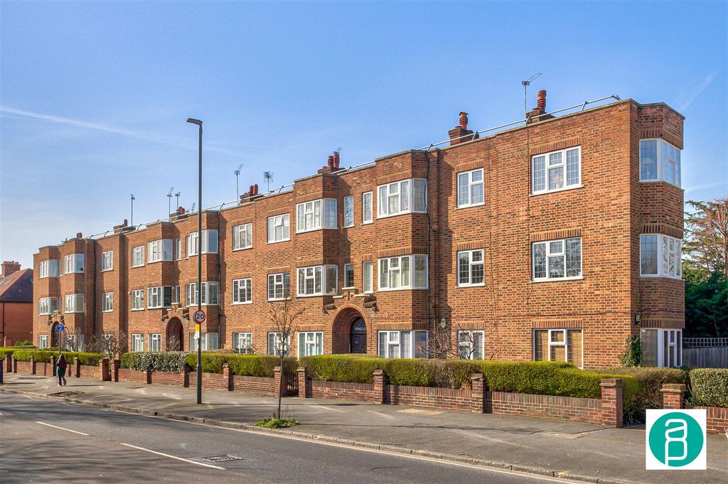 Property photo 3 of 13 4_Spring_House__105_Kingston_Road__Sw19-35.Jpg