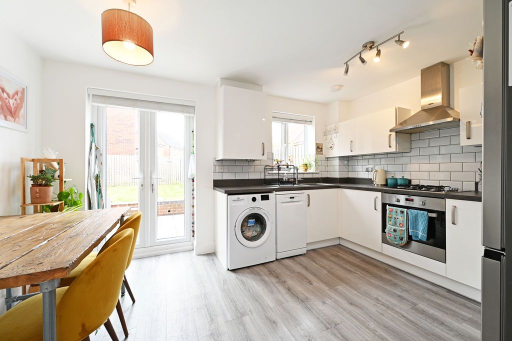 Property photo 2 of 32 Dining Kitchen