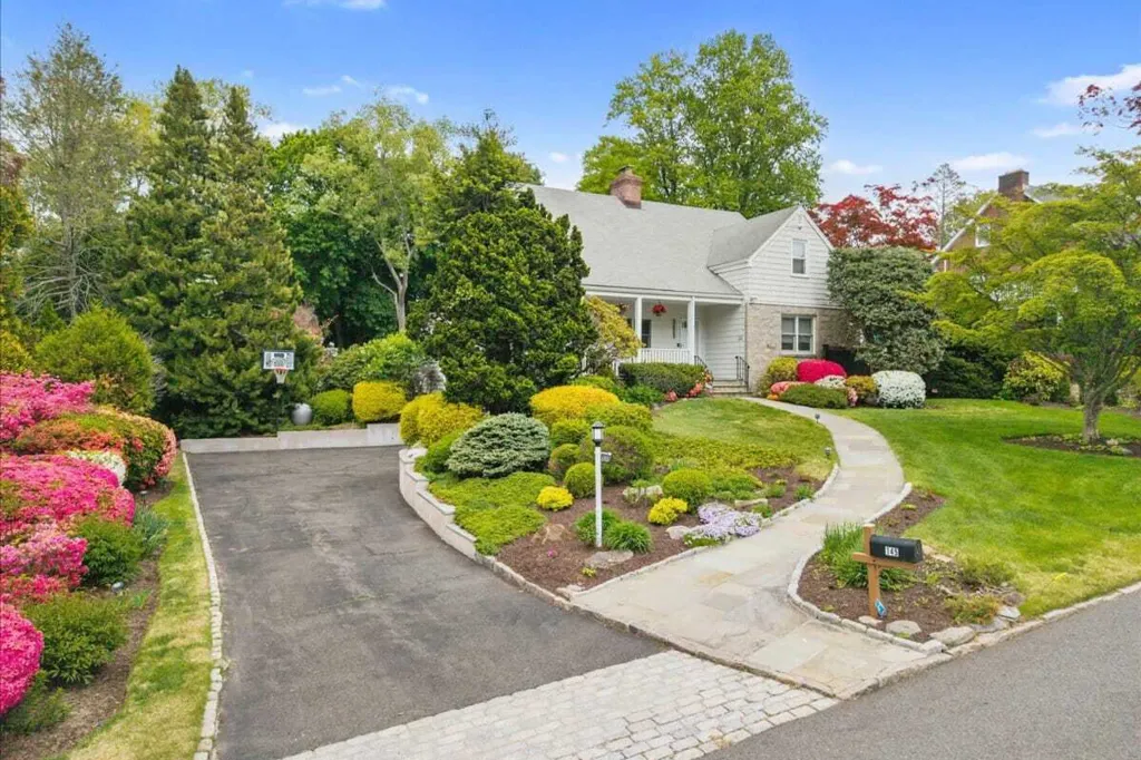 Property photo 1 of 31