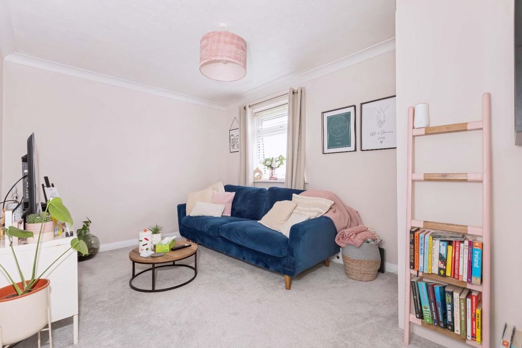Property photo 2 of 10 Brighton Rd_2.Jpg