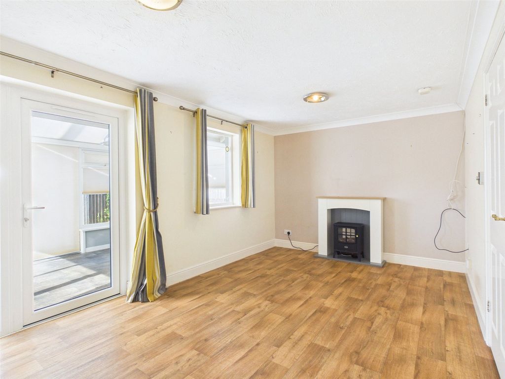 Property photo 3 of 16 Living Room