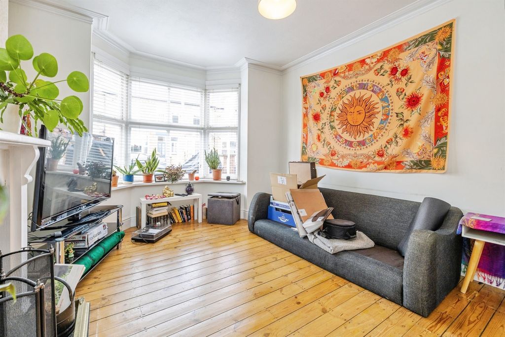 Property photo 3 of 17