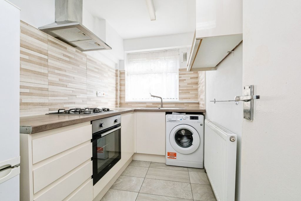 Property photo 2 of 17 Kitchen