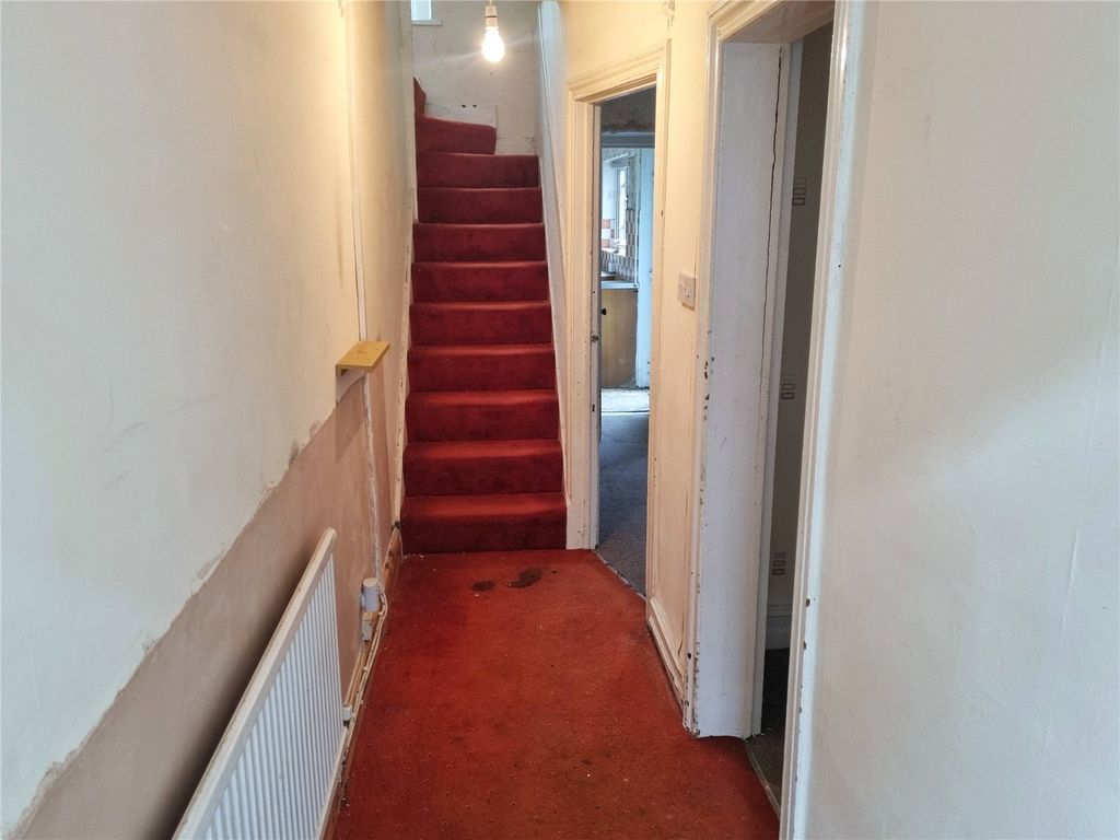 Property photo 2 of 21 Picture No. 12