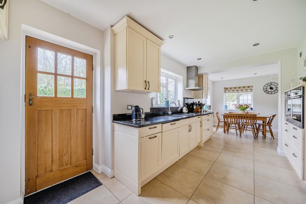 Property photo 3 of 35 1418981-4-69cd5A6...