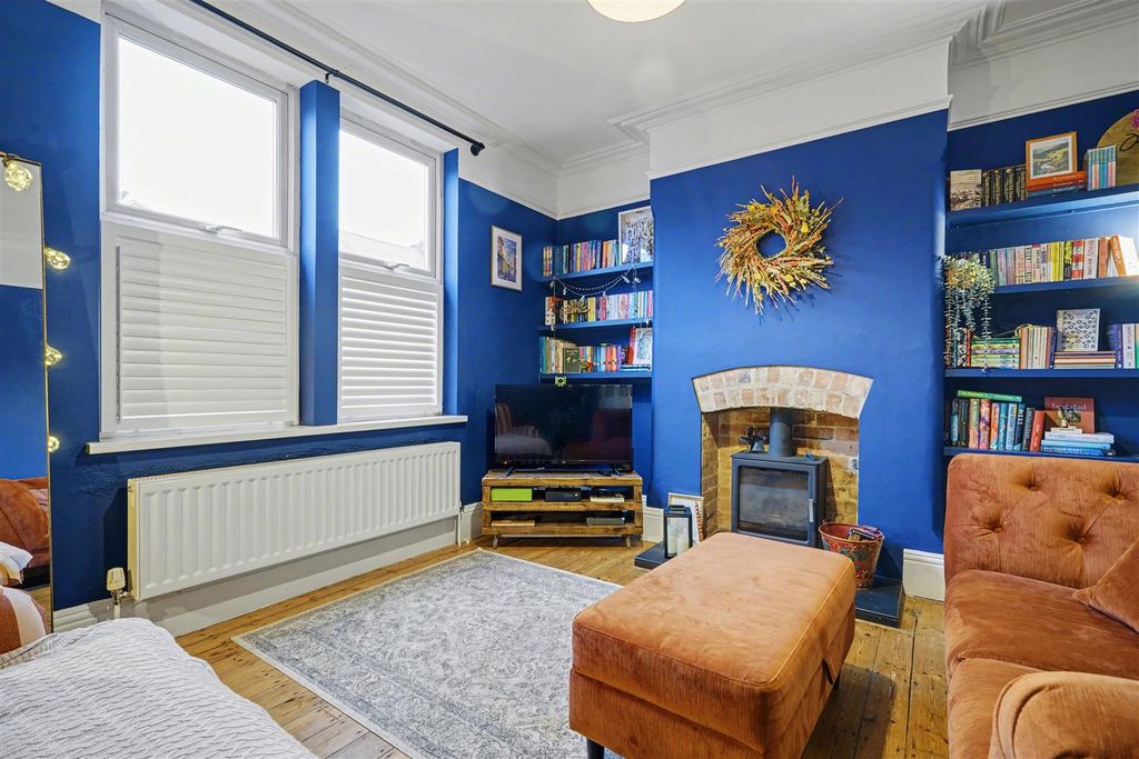 Property photo 2 of 25 Lounge/Sitting Room