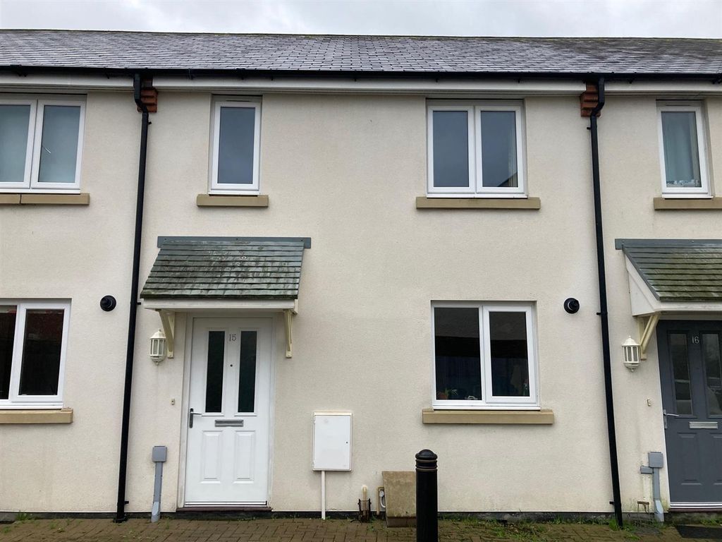 Property photo 1 of 14 15 Fairfields Front Exterior Photo.Jpg