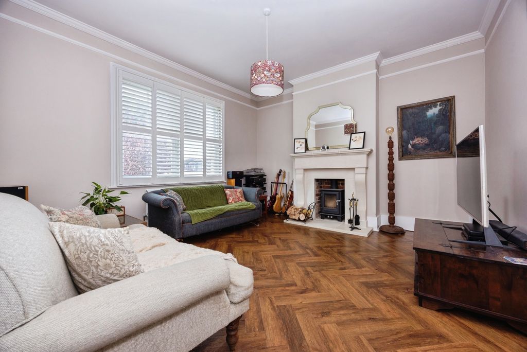 Property photo 3 of 22 Pbox-Img.Jpg