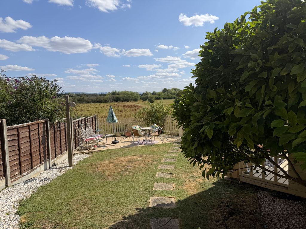 Property photo 3 of 13 Garden2