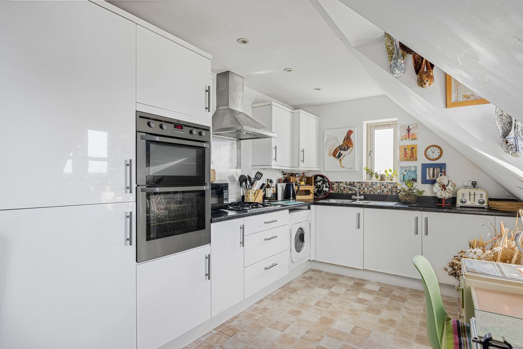 Property photo 2 of 14 Kitchen