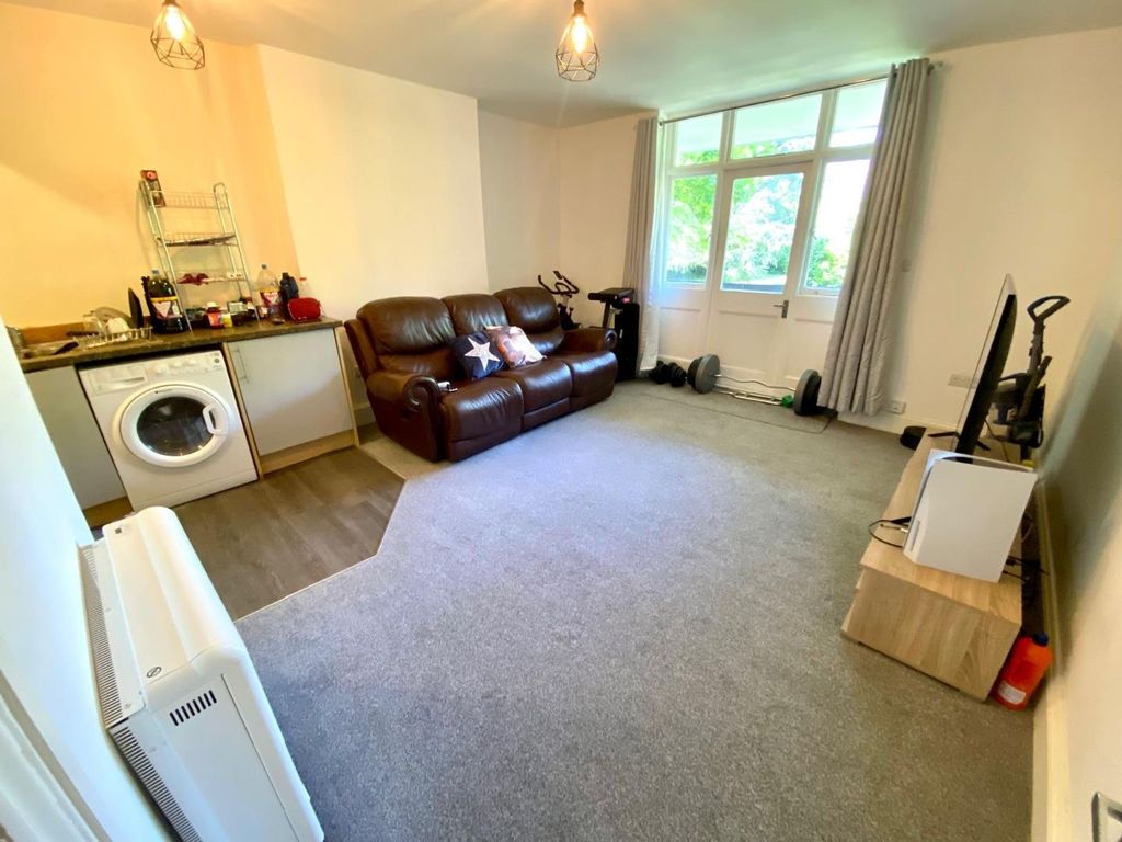 Property photo 3 of 7 Kitchen/Diner