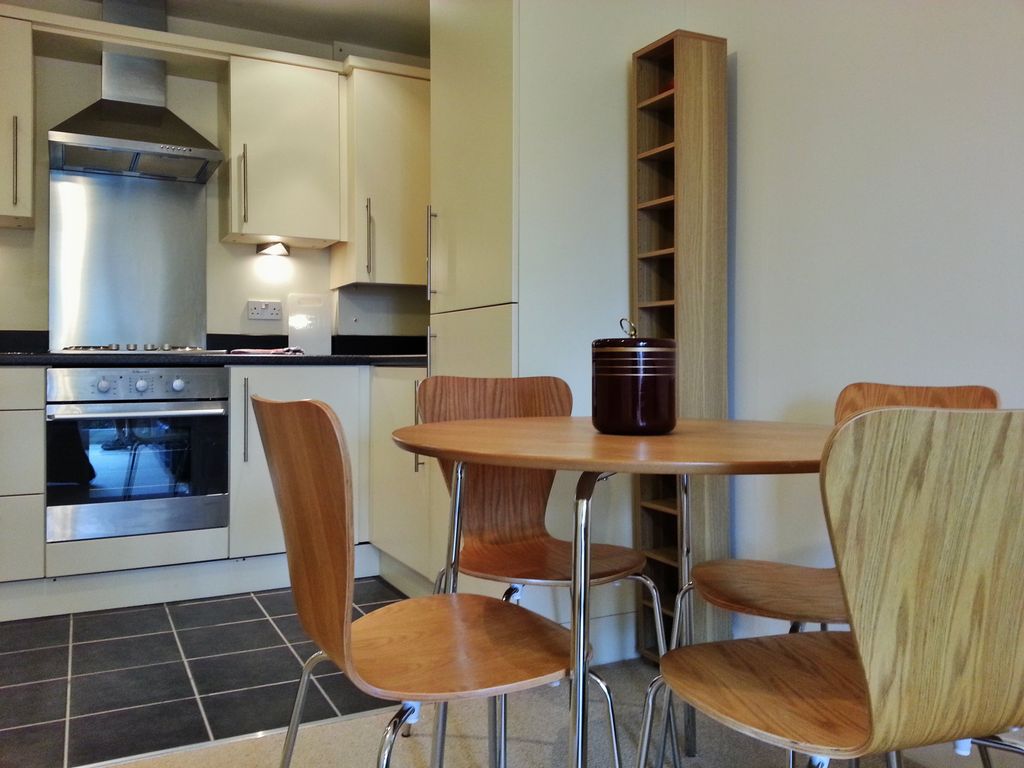Property photo 3 of 9 Beautifully Presented Top Floor 2 Beds