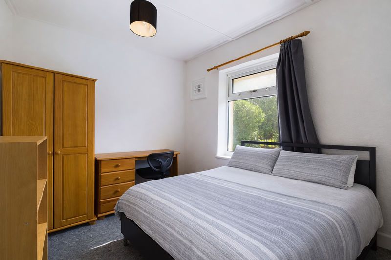 Property photo 1 of 8 Photo 12