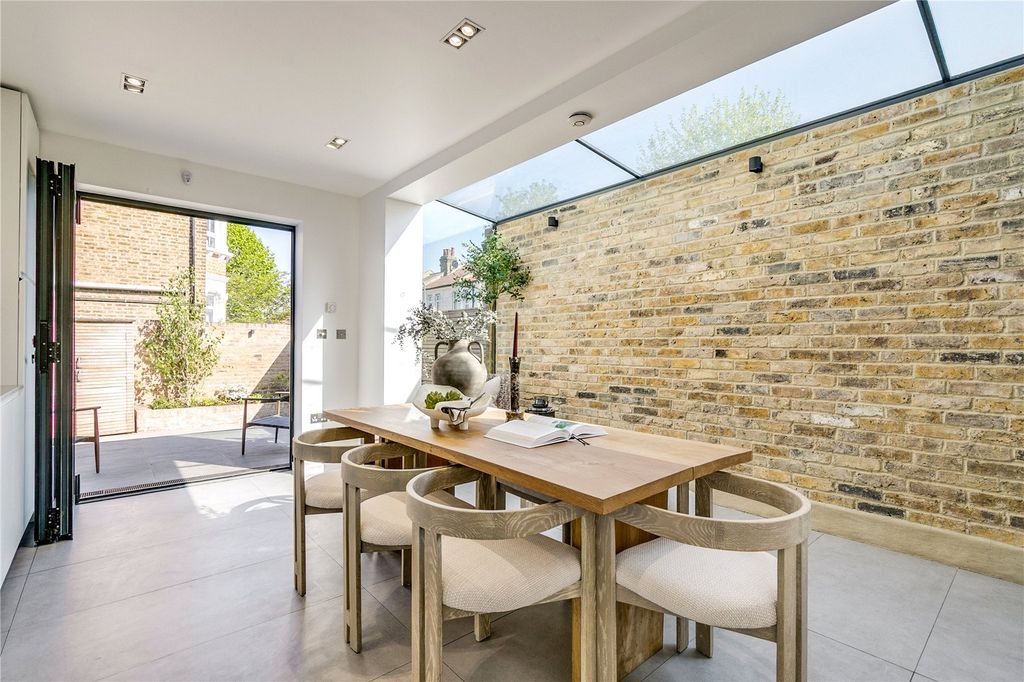 Property photo 3 of 19 Picture No. 10