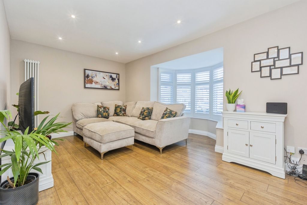 Property photo 3 of 17 Photo