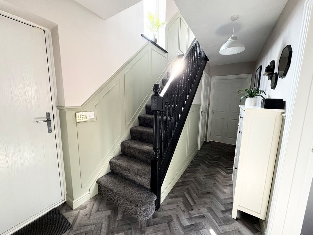 Property photo 3 of 14 Entrance Hallway