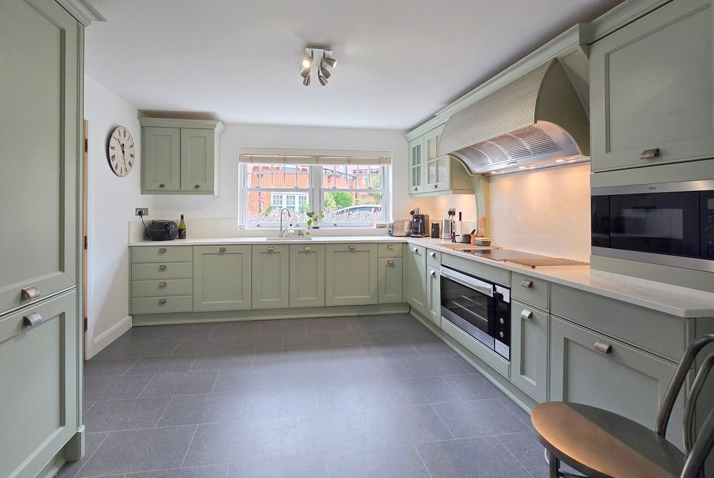 Property photo 2 of 16 10 Ab New Kitchen