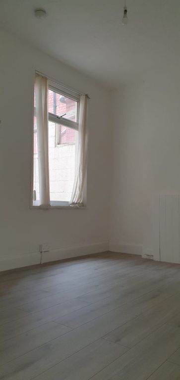 Property photo 2 of 40