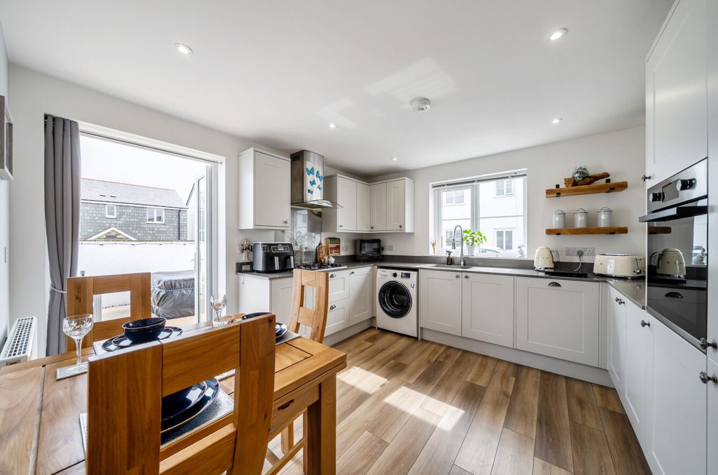 Property photo 2 of 19 1458799-6-6A05Edd...