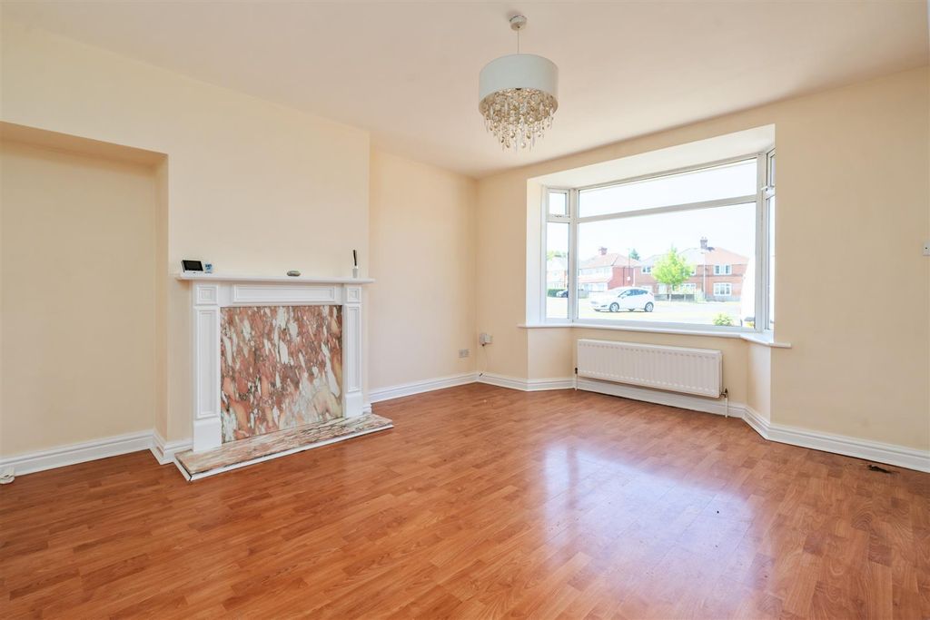 Property photo 3 of 11 45 Mapleton Road_6.Jpg