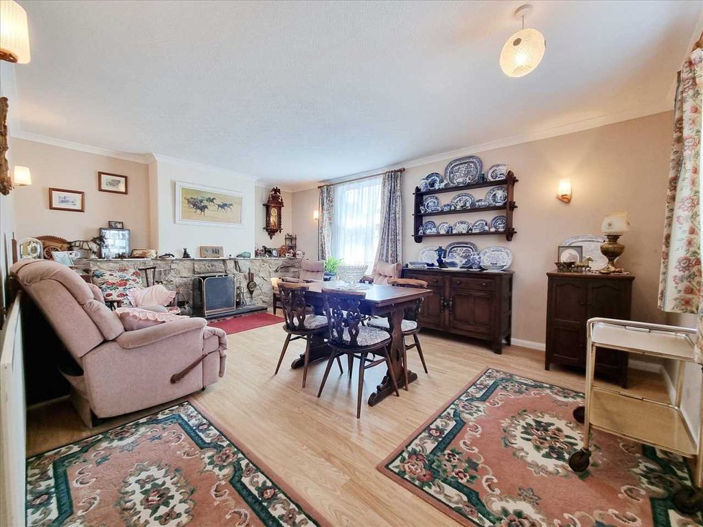 Property photo 2 of 17 Living Room: