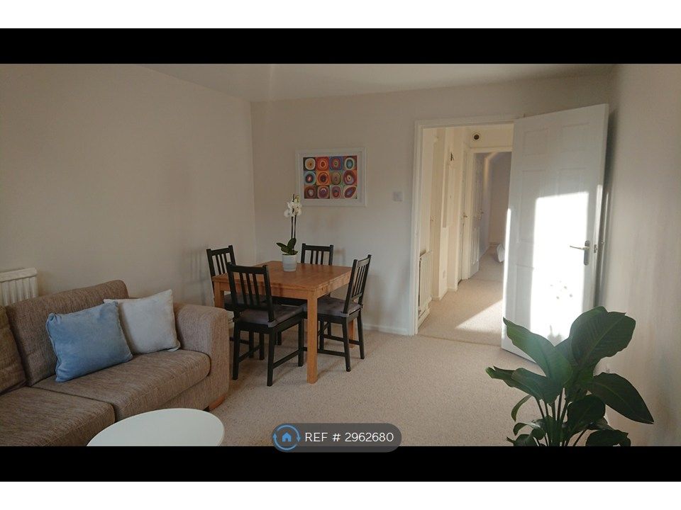Property photo 3 of 21 Bright And Spacious