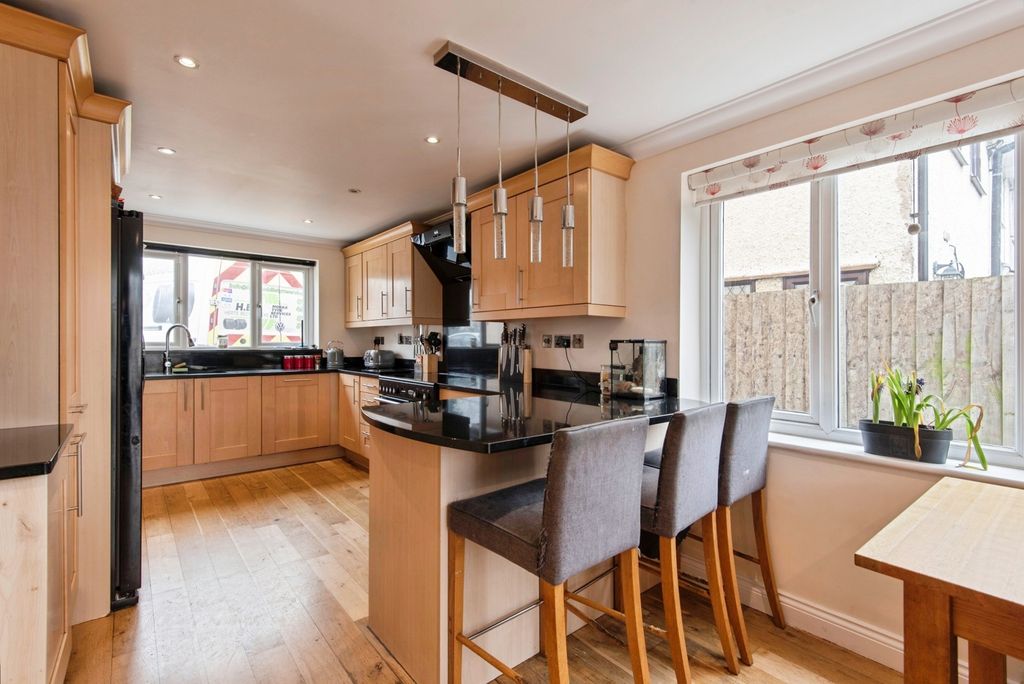 Property photo 3 of 26 Pbox-Img.Jpg