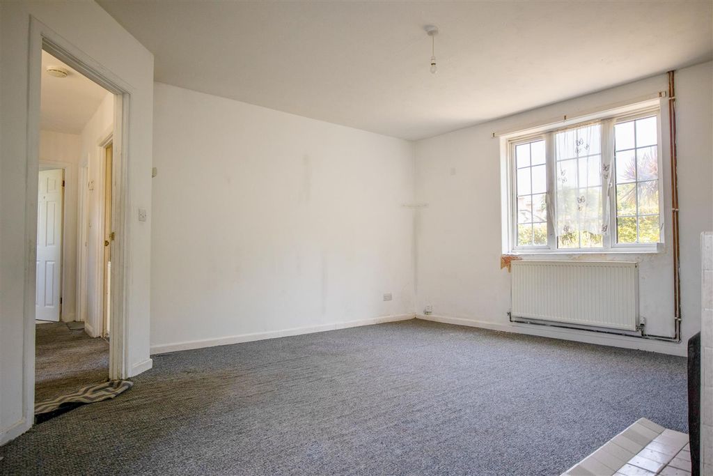 Property photo 2 of 12 Living Room