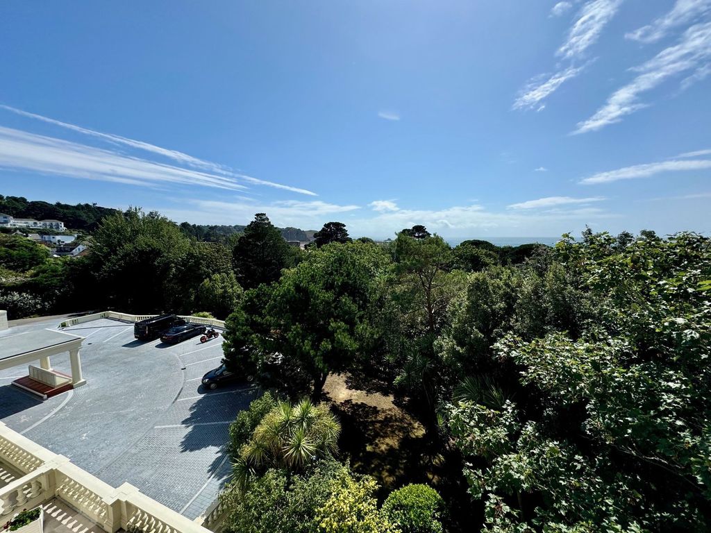 Property photo 2 of 31