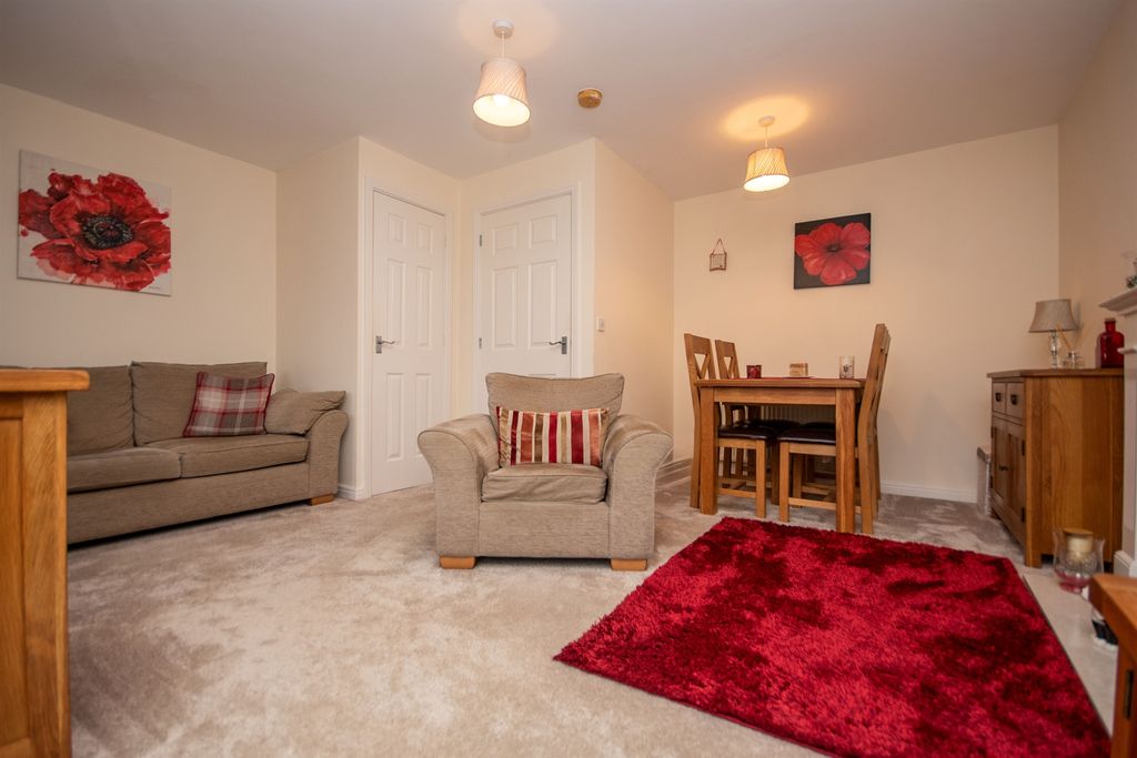 Property photo 2 of 11