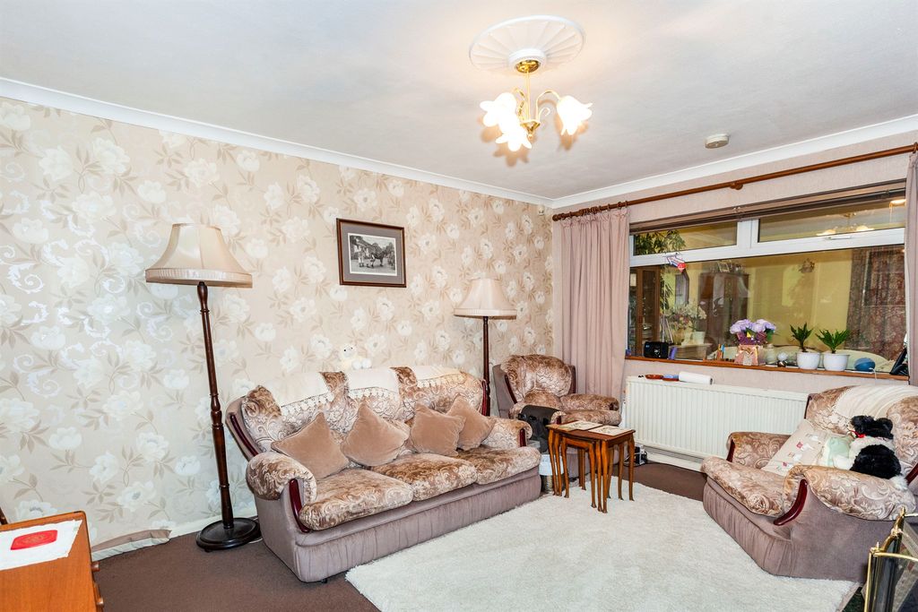 Property photo 2 of 20