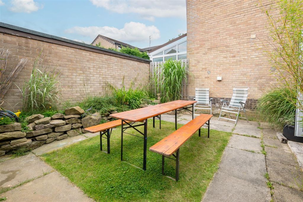 Property photo 2 of 19 9 Wessex Gardens 011.Jpg