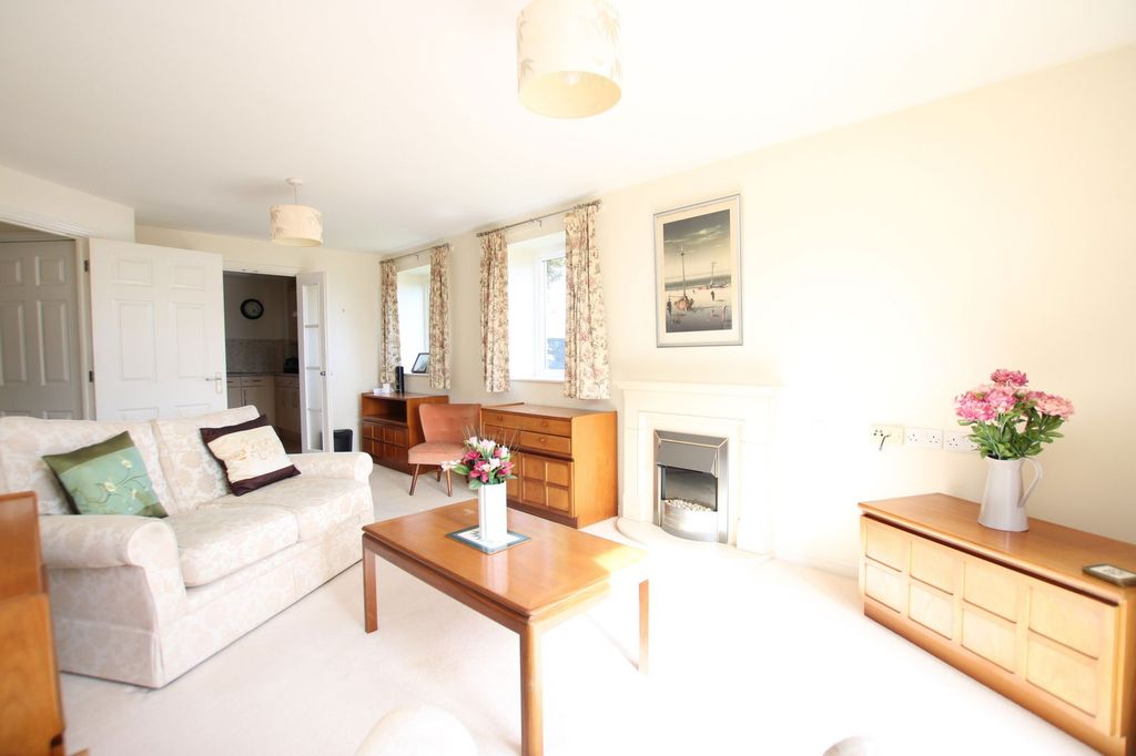 Property photo 2 of 9