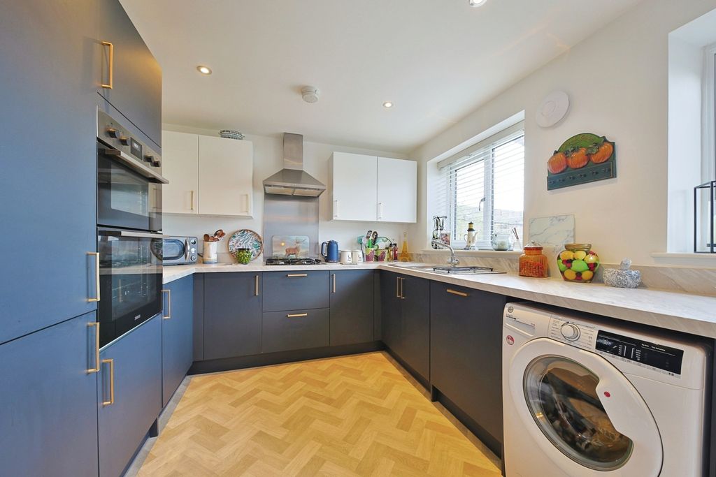 Property photo 2 of 10 3943455