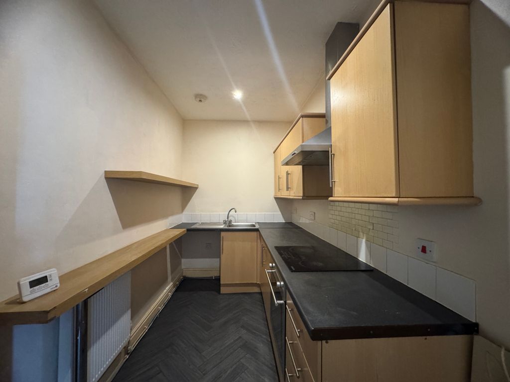 Property photo 3 of 10 Kitchen