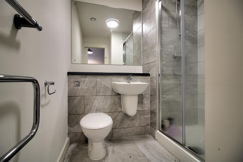 Property photo 1 of 6 Bathroom.