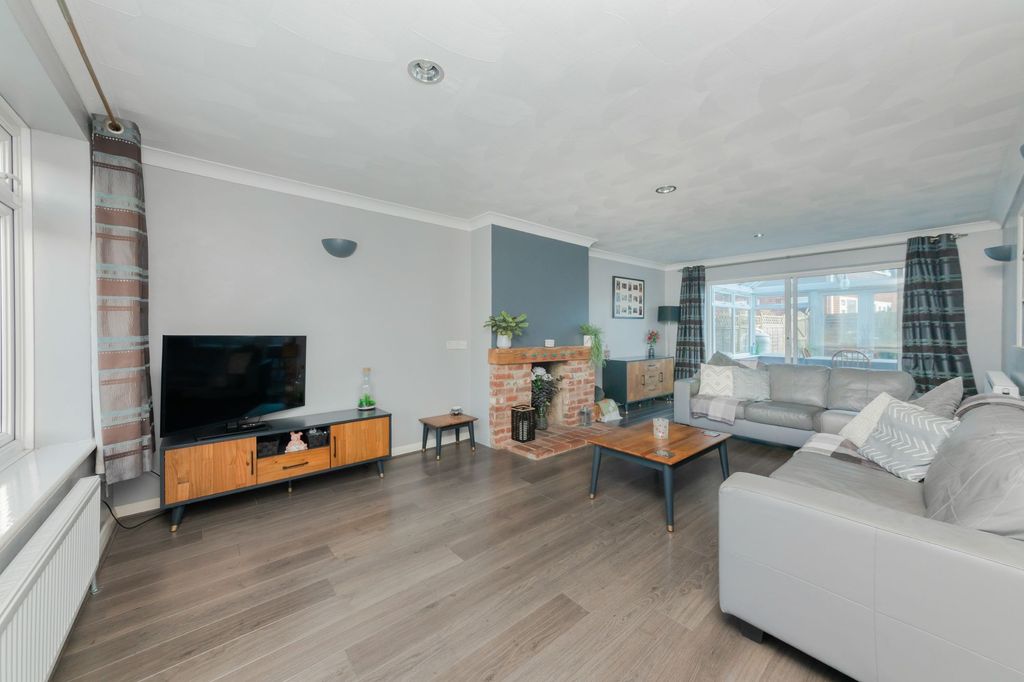 Property photo 2 of 21