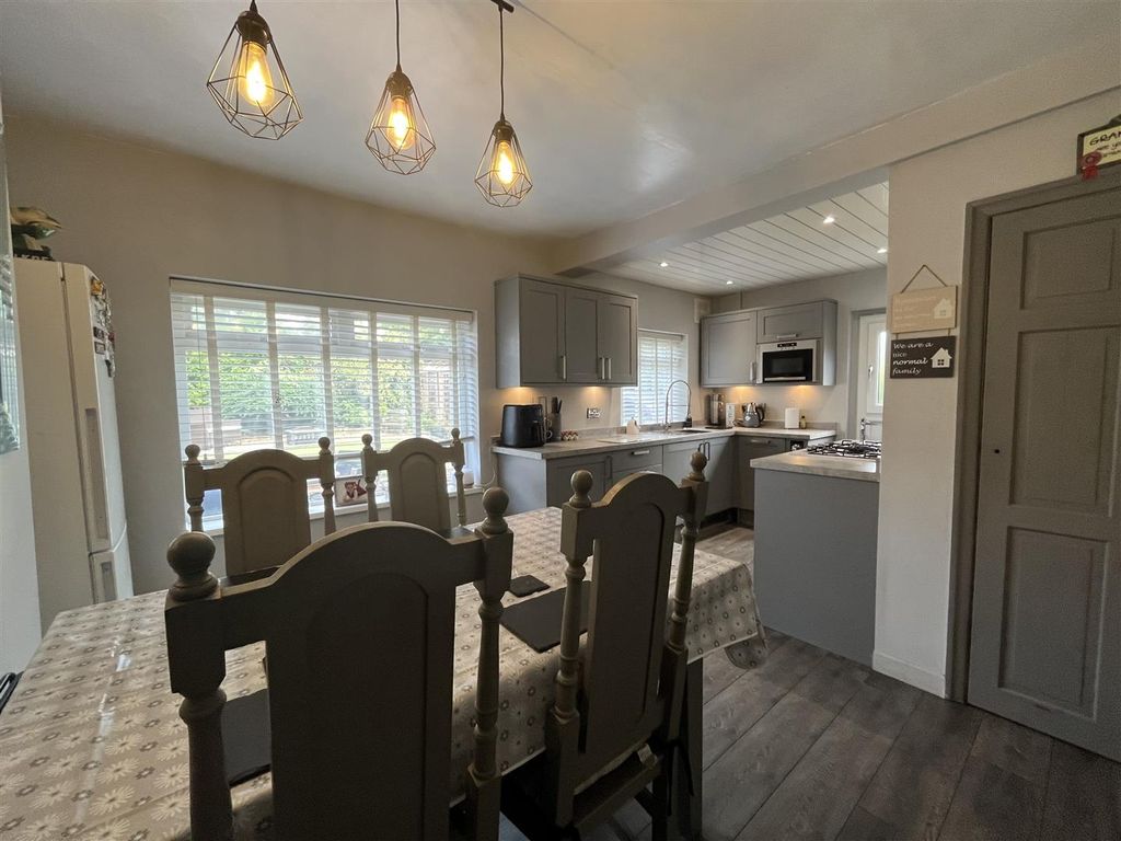 Property photo 2 of 22 Kitchen/Diner