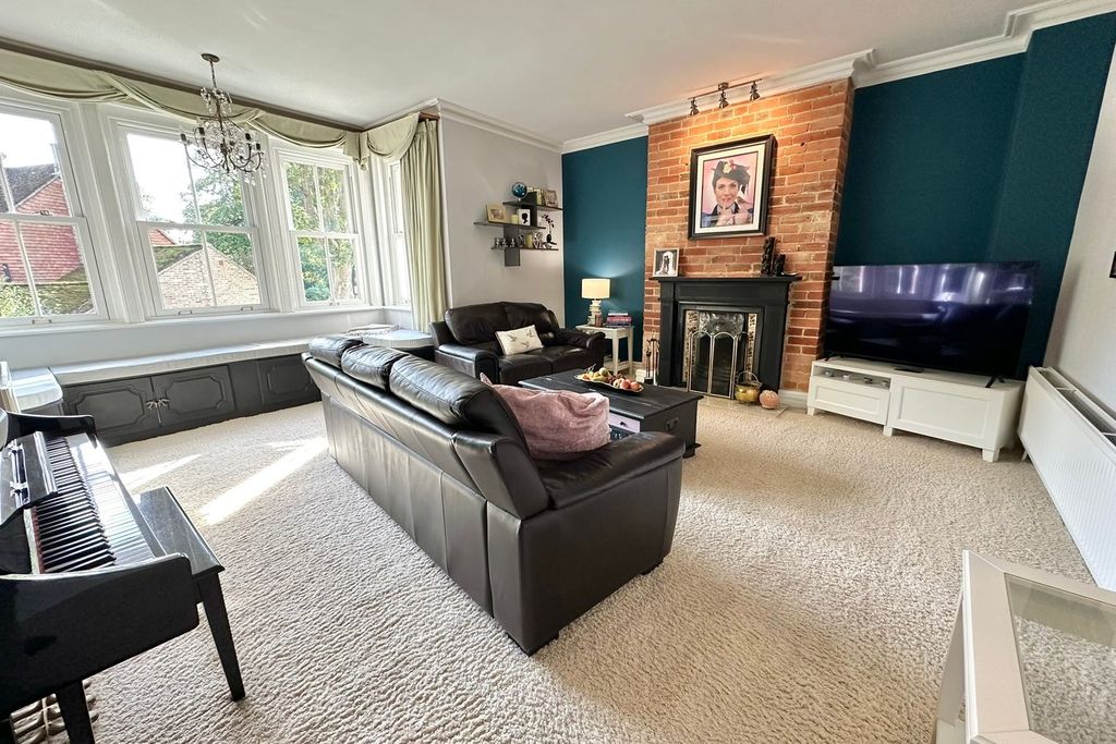 Property photo 2 of 20