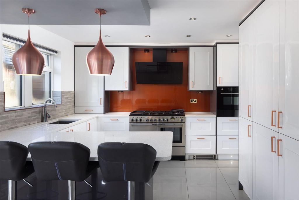 Property photo 3 of 17 00015.Jpg