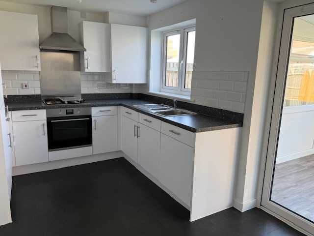 Property photo 3 of 15 Kitchen / Diner