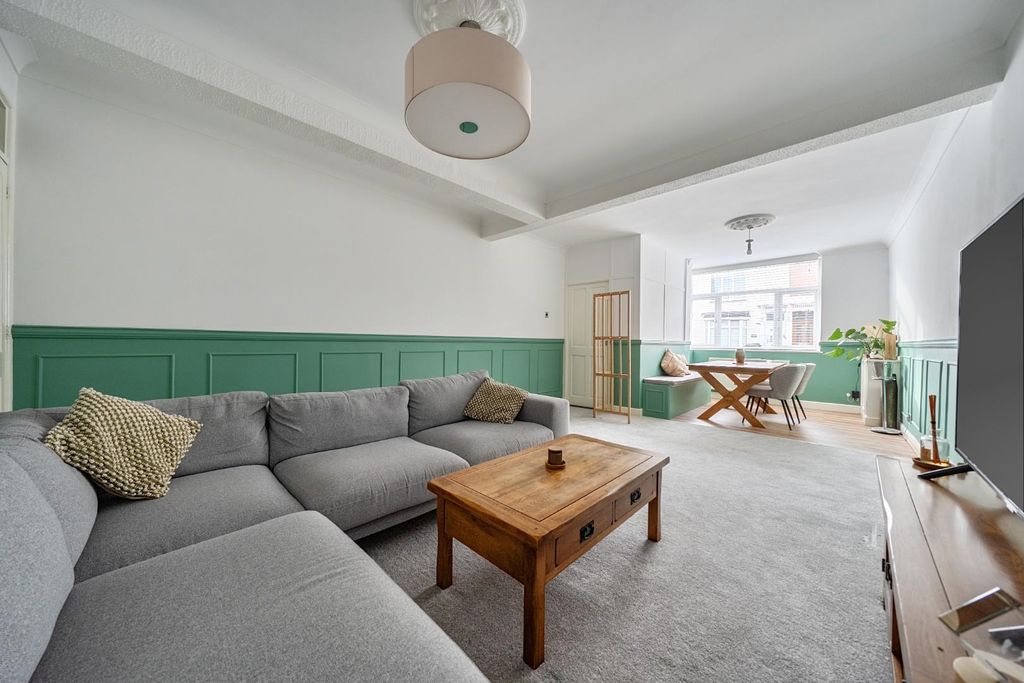 Property photo 2 of 22 1415286-4-6994A82809690.Jpg