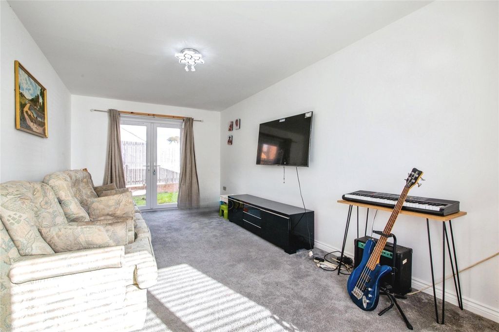 Property photo 3 of 23 Picture No. 32