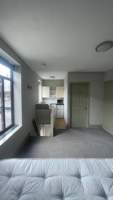 Property photo 1 of 8 Open-Plan Living!