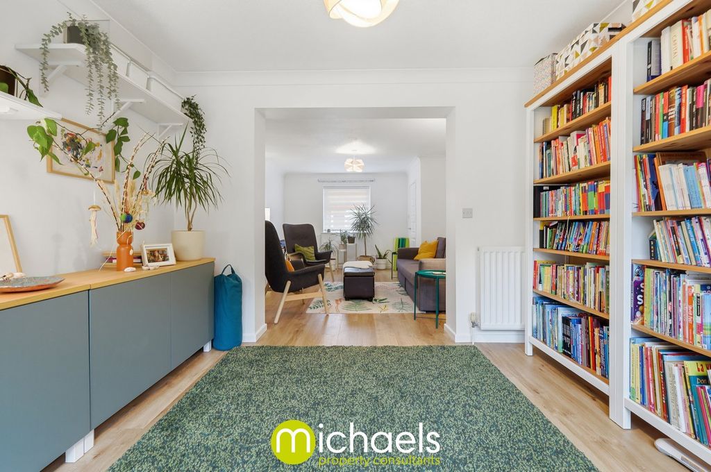 Property photo 2 of 28