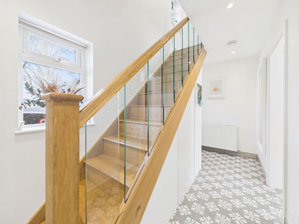 Property photo 3 of 21 Cam04899G0-Pr0304-Still002.Jpg