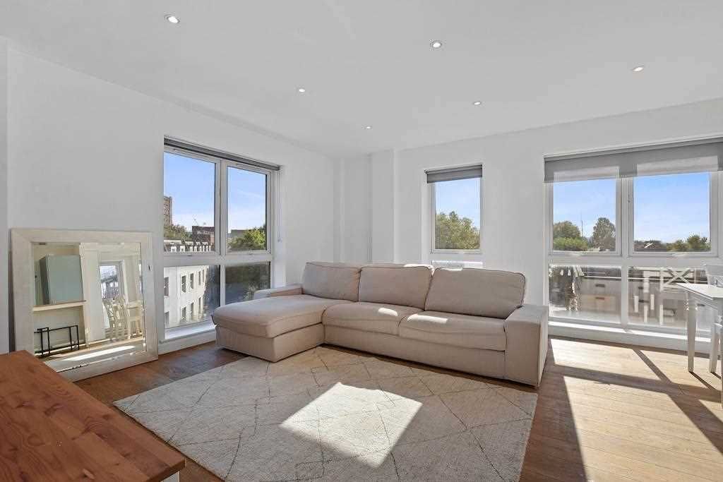 Property photo 2 of 16 Lounge Area
