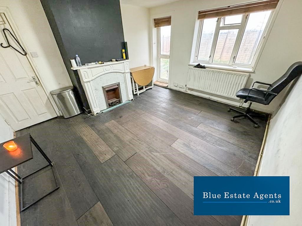 Property photo 3 of 10 Lounge